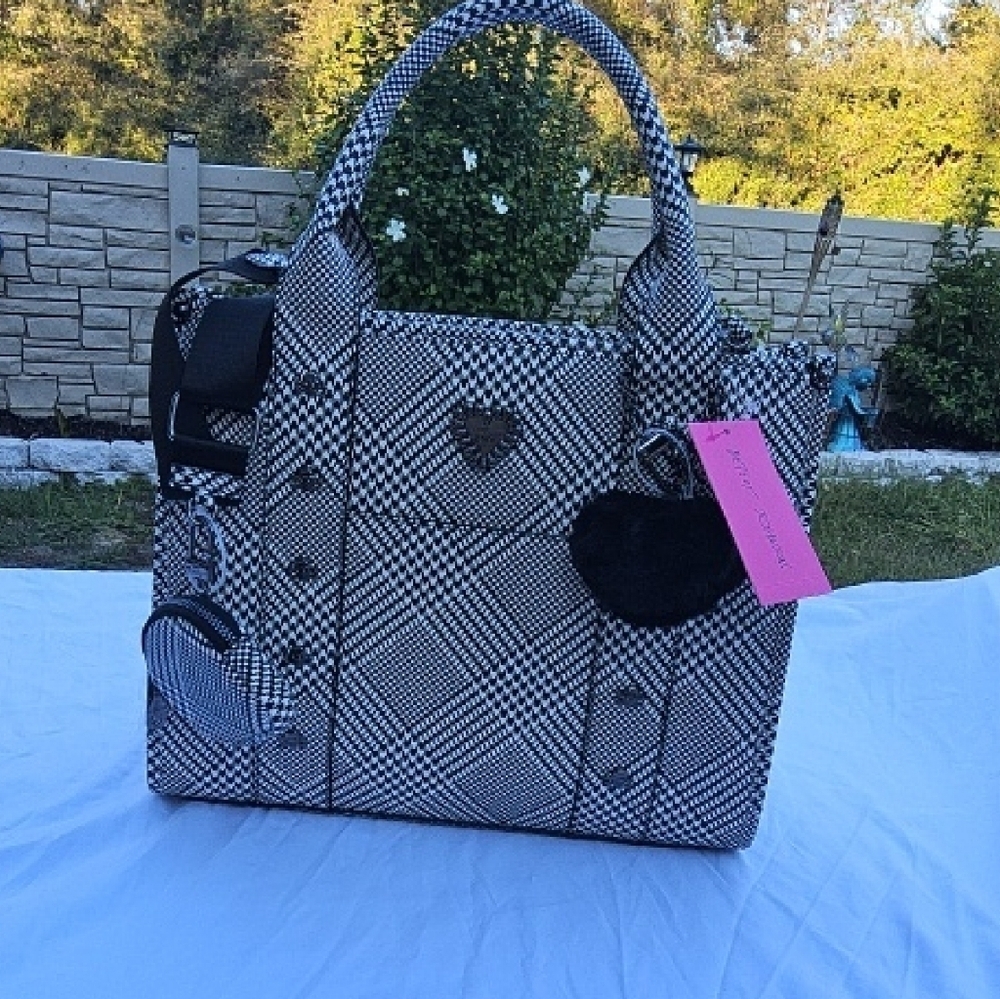 BETSEY JOHNSON BLACK n WHITE SKULL PLAID TOTE BAG